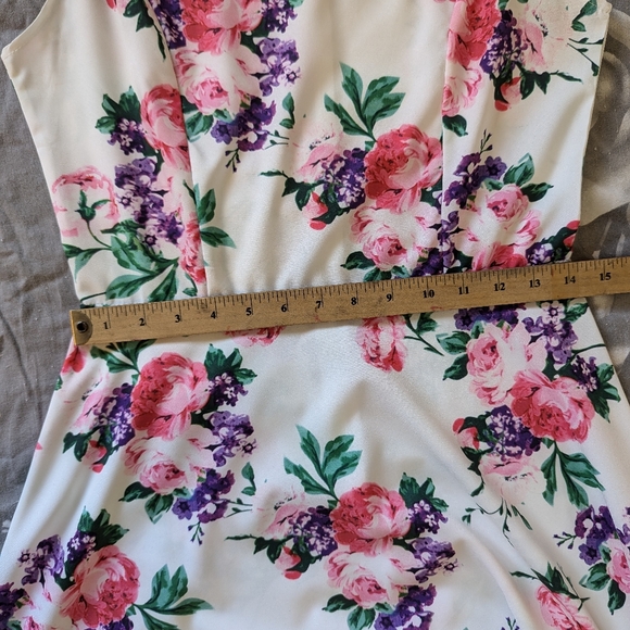 Floral Fit To Flare Dress - Picture 7 of 9